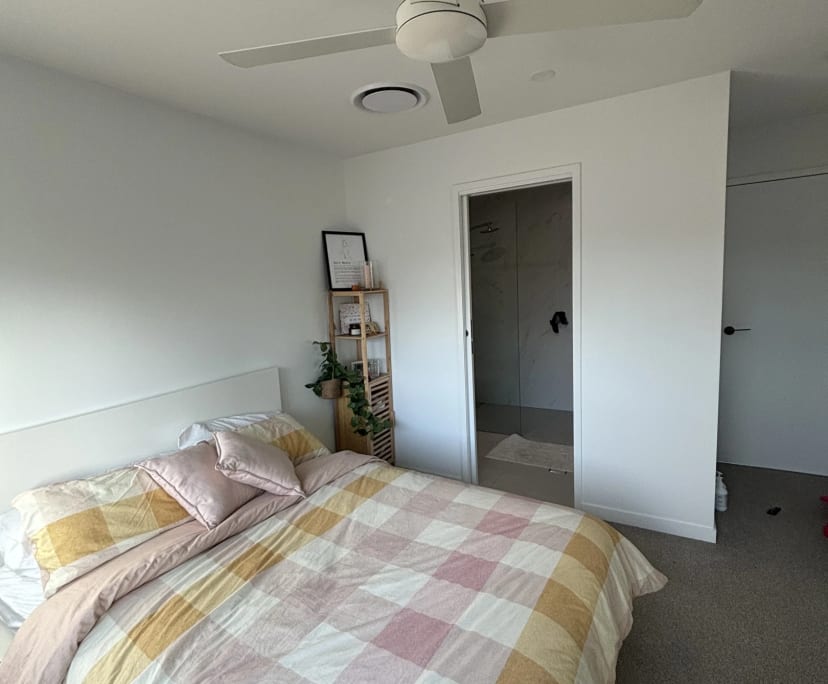 Room for Rent in Burleigh Heads, Gold Coast 300,