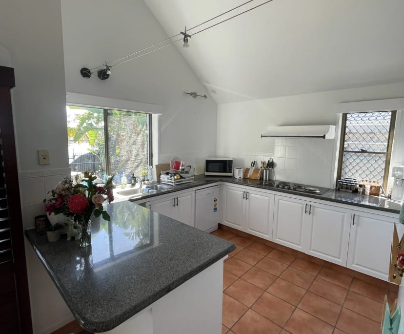 $300, Share-house, 3 bathrooms, Elanora QLD 4221