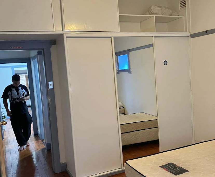 Room in a share house