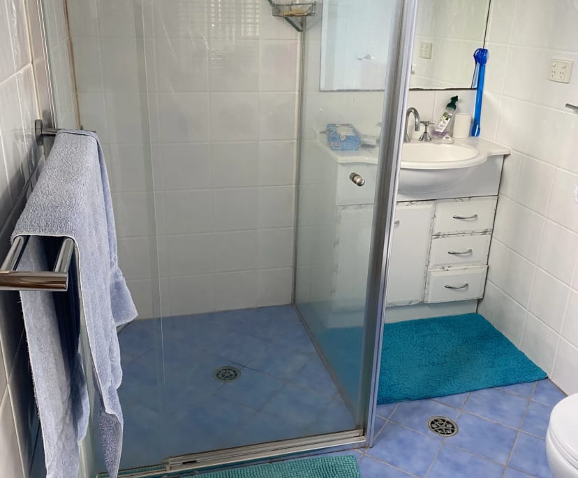 $285, Homestay, 4 bathrooms, Bateau Bay NSW 2261