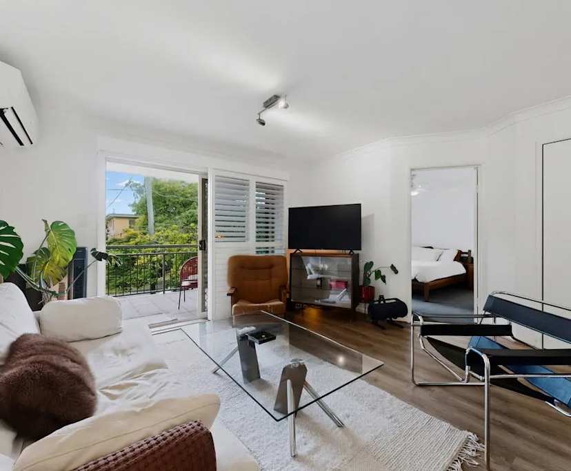 Unfurnished room with own bathroom