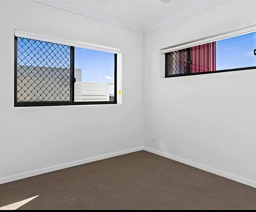 Furnished room with ensuite in a flatshare
