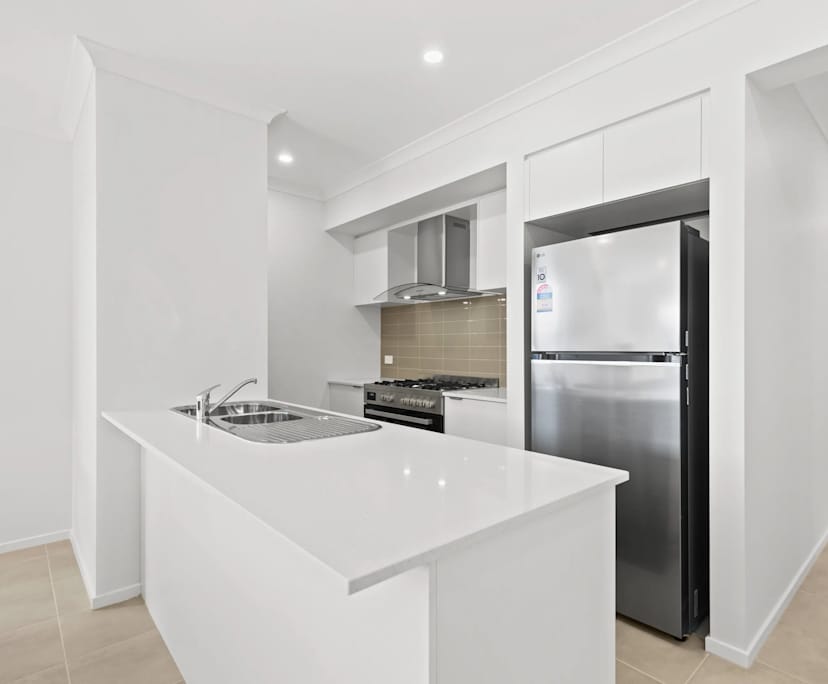 $200, Share-house, 3 bathrooms, Melton South VIC 3338