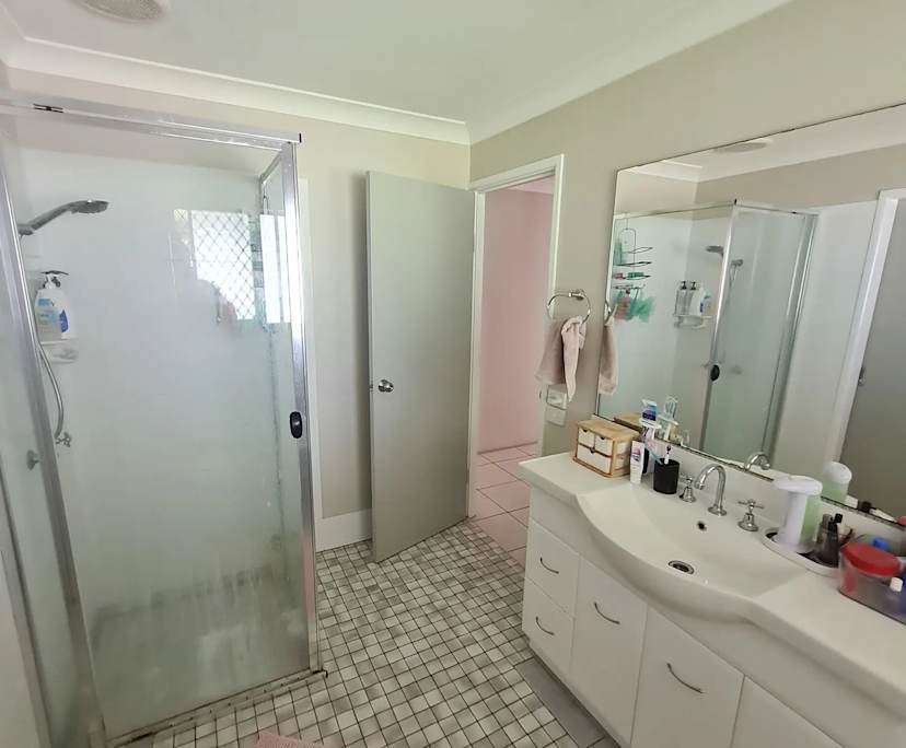 $250, Share-house, 3 bathrooms, Boronia Heights QLD 4124