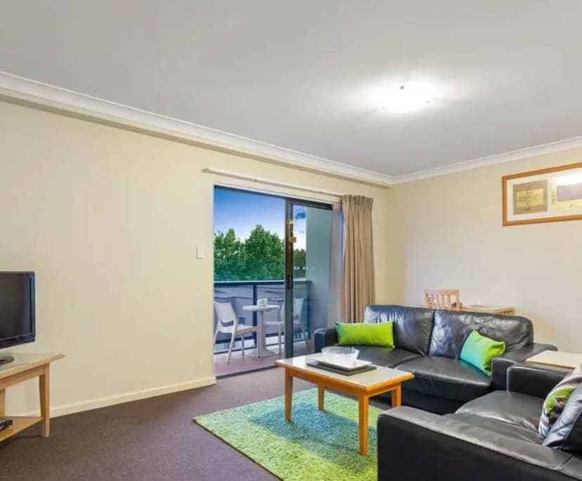 Furnished room with ensuite in a flatshare