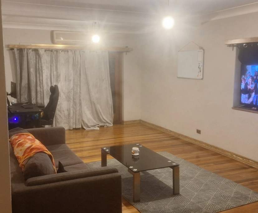 Unfurnished room in a flatshare