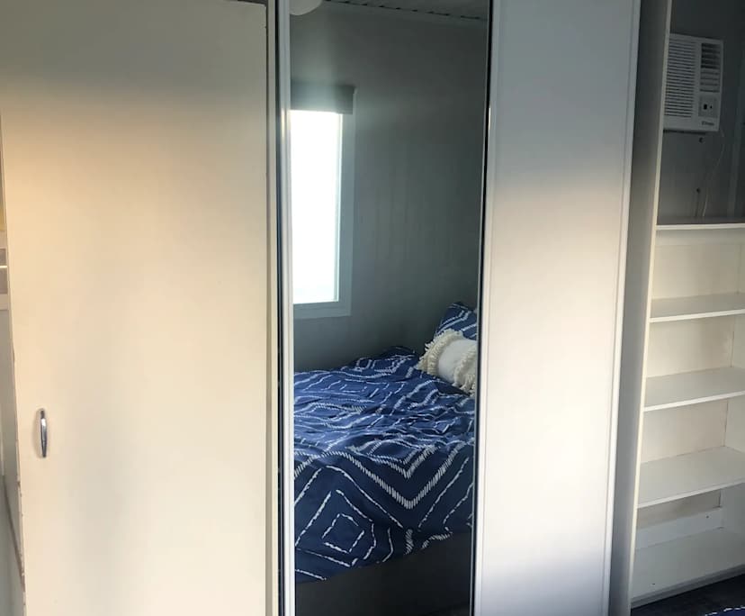 Furnished room in a flatshare
