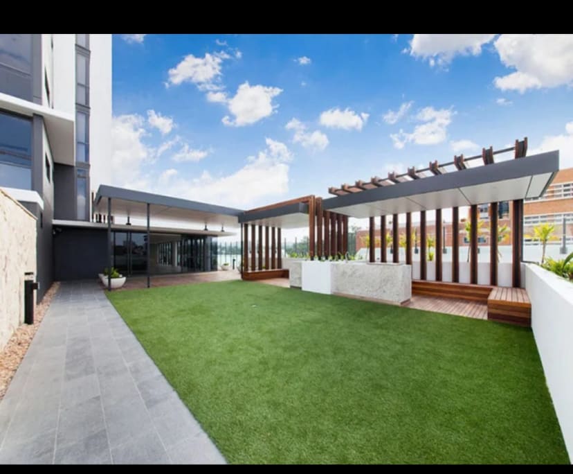 $530, Flatshare, 3 bathrooms, Milton QLD 4064