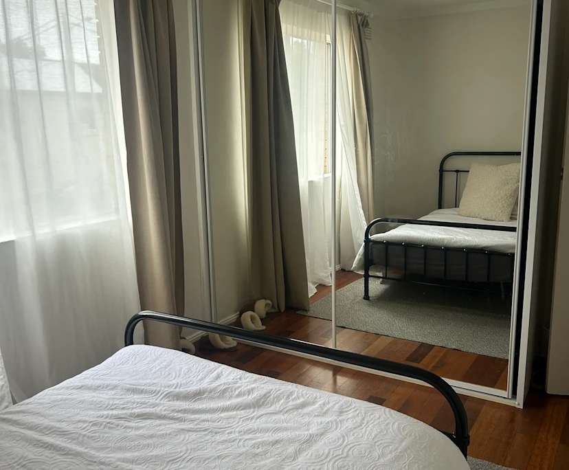 Furnished room in a flatshare