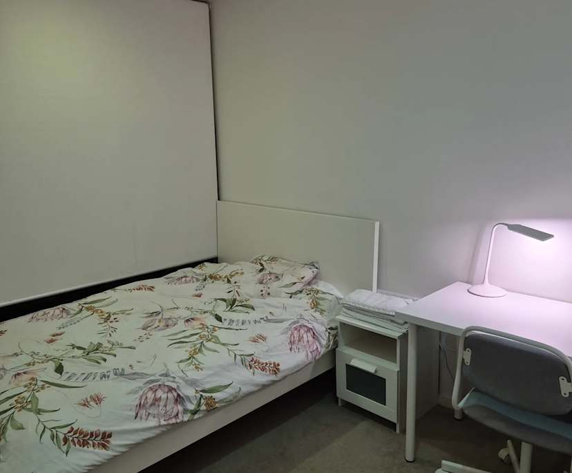 Furnished room with ensuite in a flatshare