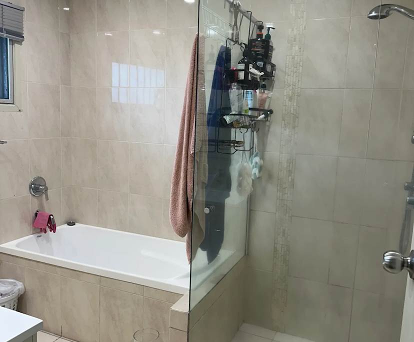 $290, Share-house, 3 bathrooms, Hollywell QLD 4216