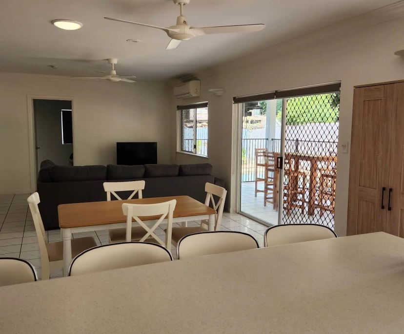 2 Rooms for Rent in Smithfield, Cairns 285, Furni...