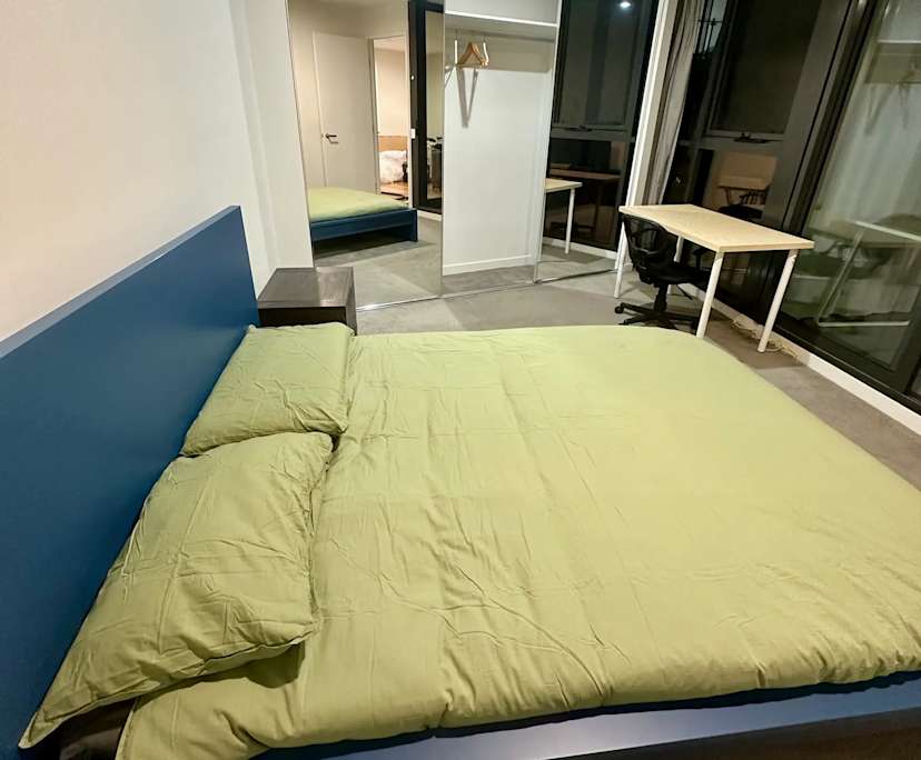 Furnished room with ensuite in a flatshare