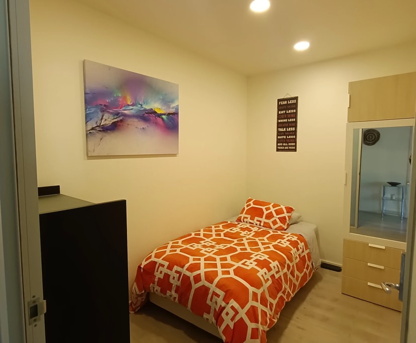 Furnished room in a flatshare