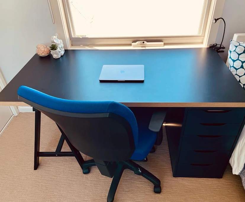 Furnished room with ensuite in a flatshare
