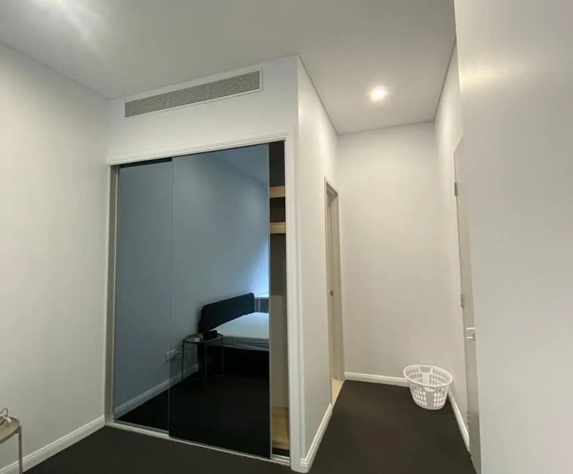 Furnished room with ensuite in a flatshare