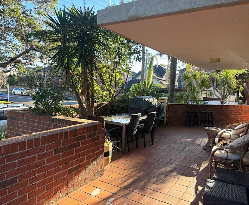 Furnished room in a flatshare