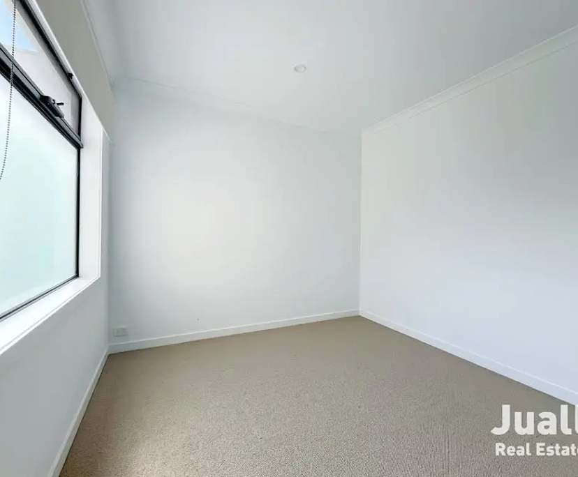 Unfurnished room with own bathroom