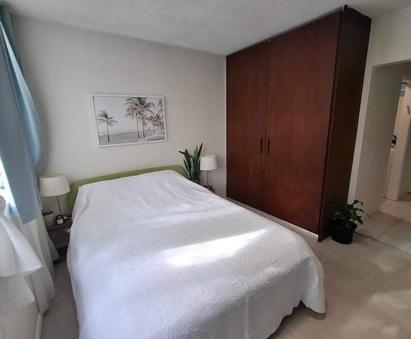 Whole property with 1 room for rent
