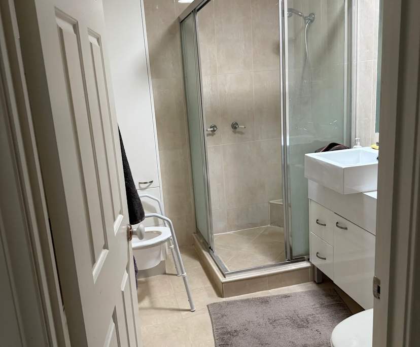 Furnished room in a flatshare
