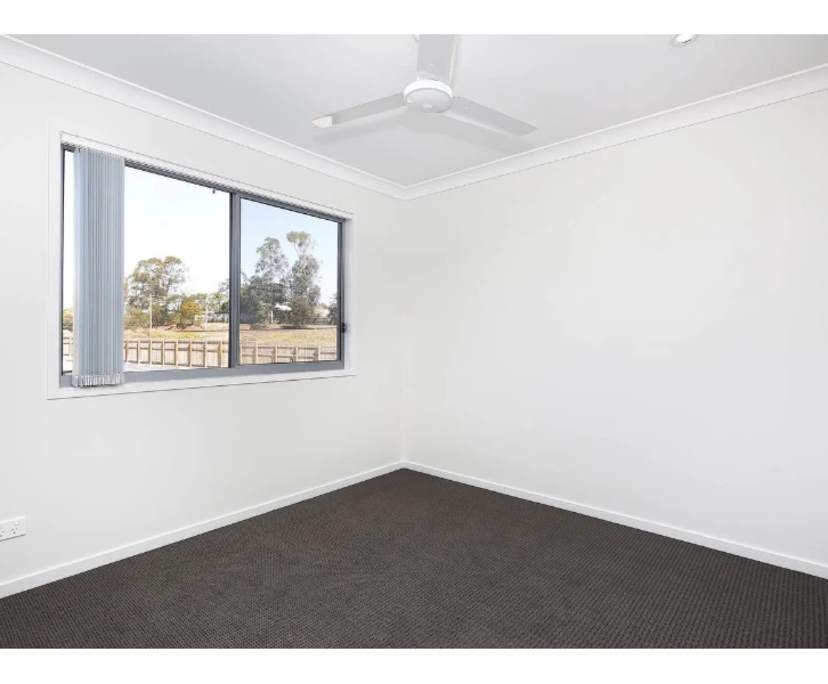 Unfurnished room in a flatshare