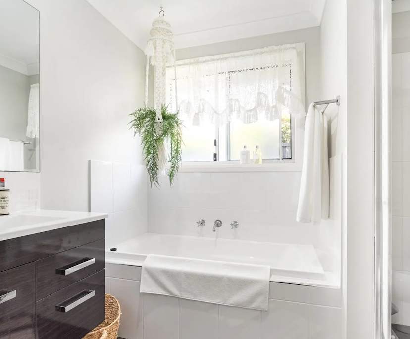 $700, Whole-property, 4 bathrooms, Orange NSW 2800