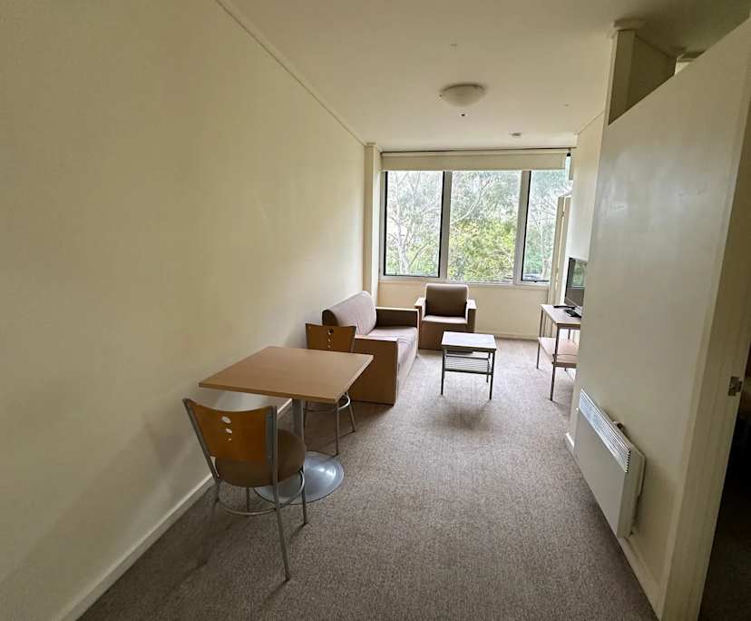 Furnished room in a flatshare