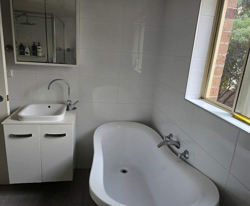 Furnished room in a flatshare