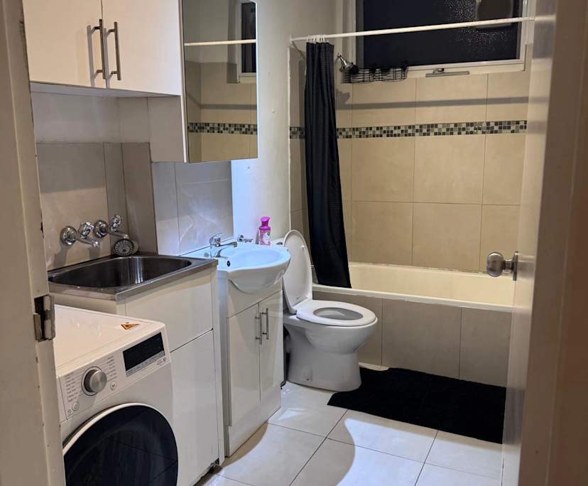 Furnished room in a flatshare