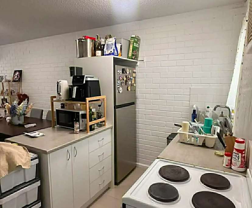 Furnished room in a flatshare