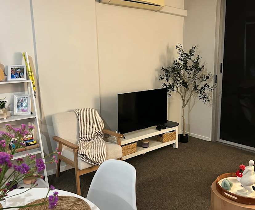 Furnished room with ensuite in a flatshare