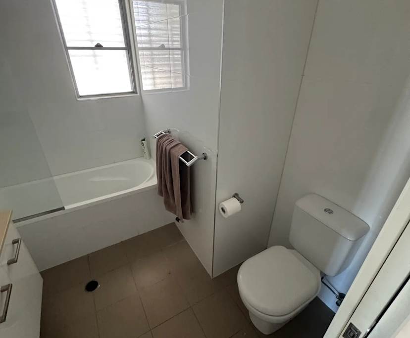 $310, Flatshare, 2 bathrooms, Holland Park West QLD 4121