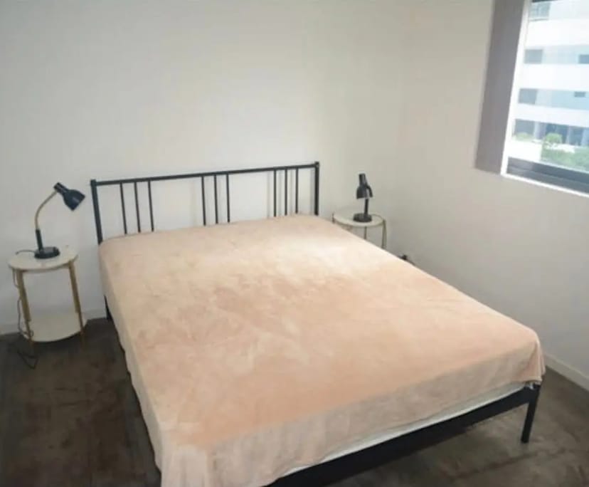 Furnished room in a flatshare