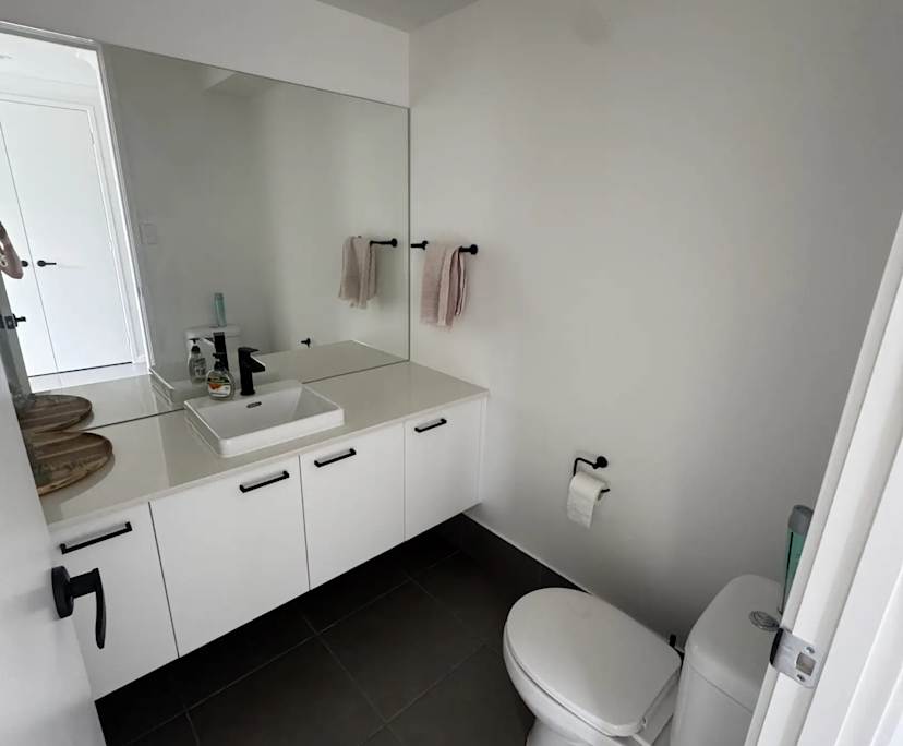 $300, Share-house, 3 bathrooms, Alexandra Headland QLD 4572