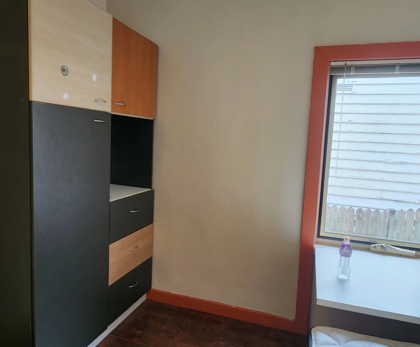 Room in a share house