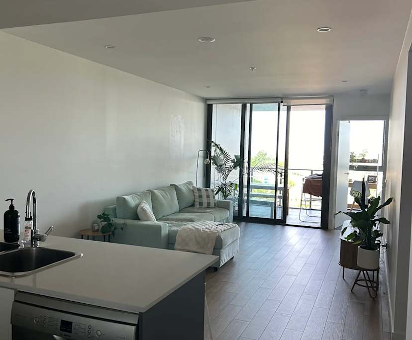 Unfurnished room with ensuite in a flatshare