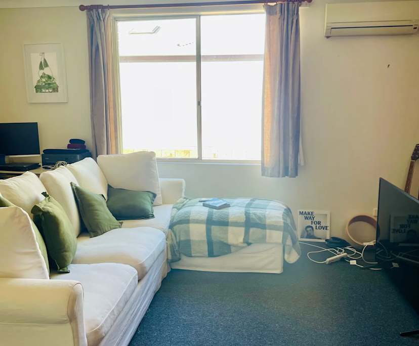 Unfurnished room in a flatshare