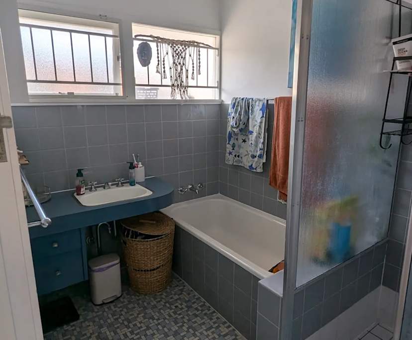 $400, Share-house, 3 bathrooms, Kenmore QLD 4069