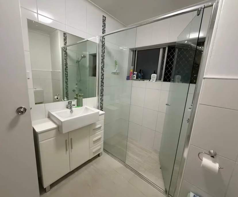 Unfurnished room in a flatshare