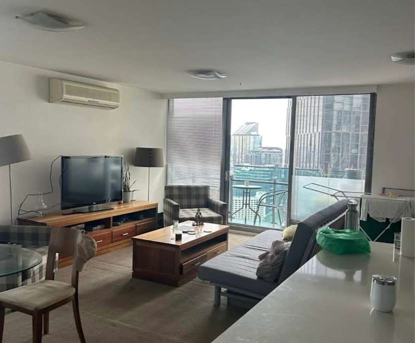 Furnished room in a flatshare