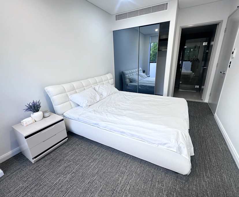 $1,200, Whole-property, 2 bathrooms, Mascot NSW 2020