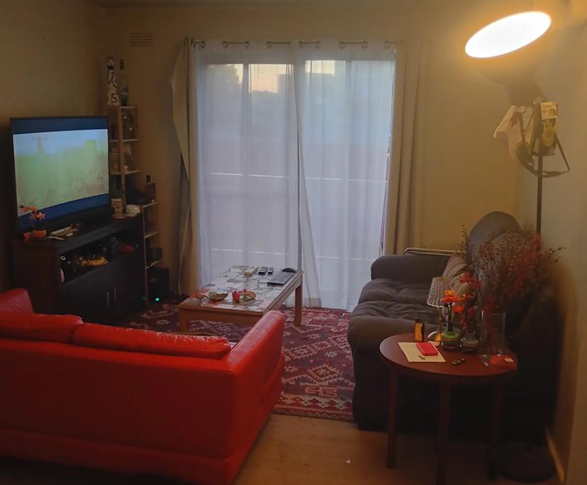 Unfurnished room in a flatshare