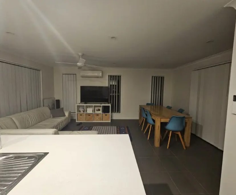 Room in a share house