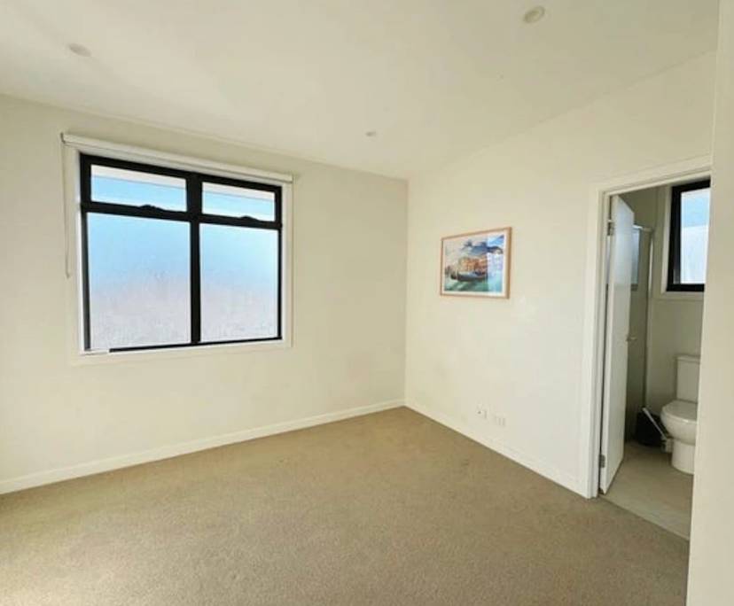 Unfurnished room in a share house