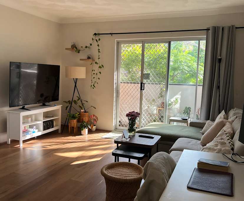 Unfurnished room in a flatshare