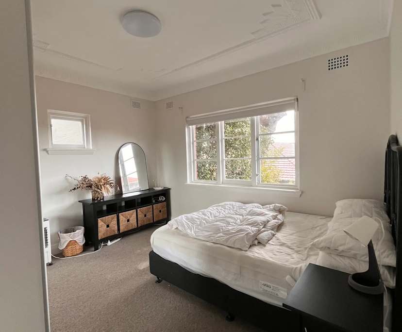 Furnished room in a flatshare