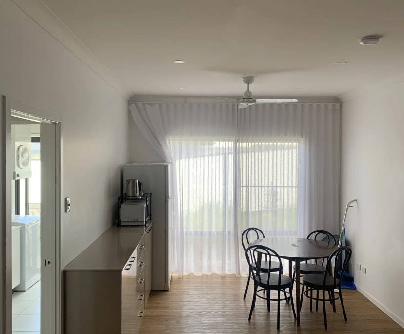 Furnished room in a flatshare