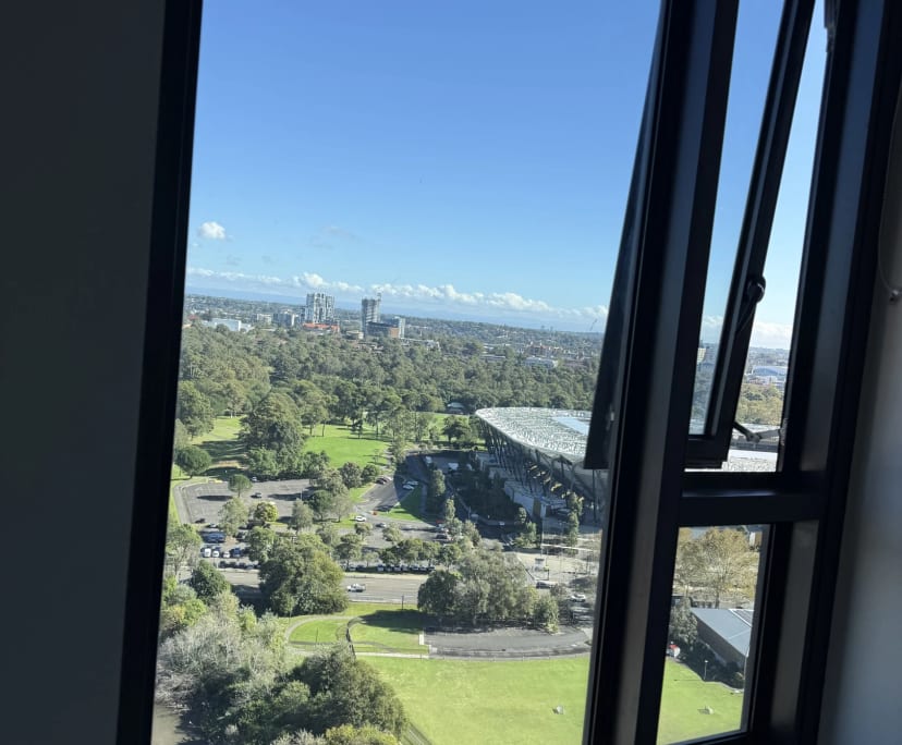 Furnished room with ensuite in a flatshare