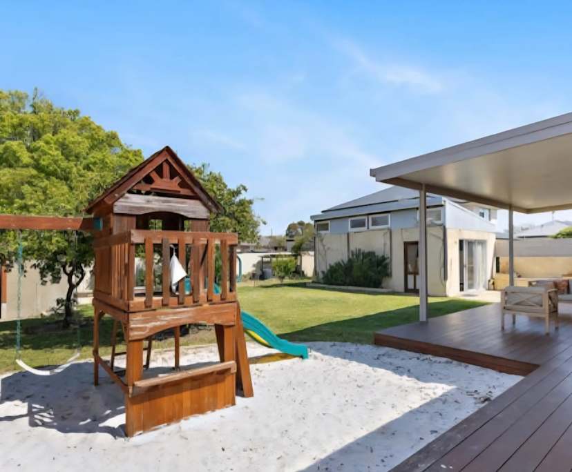 $300, Whole-property, 3 bathrooms, Hamilton Hill WA 6163