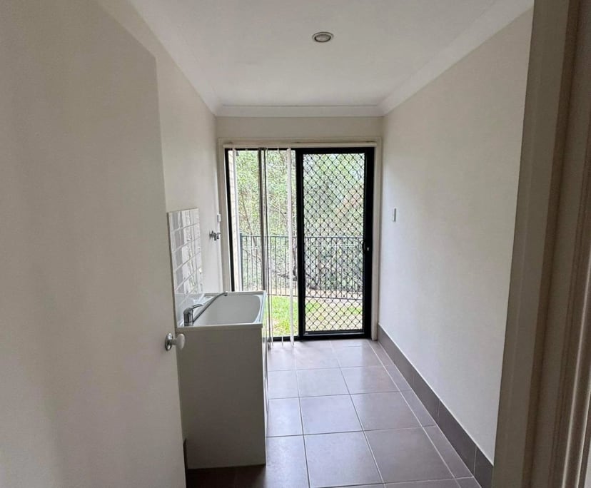 Room for Rent in Pacific Pines, Gold Coast 187, U...